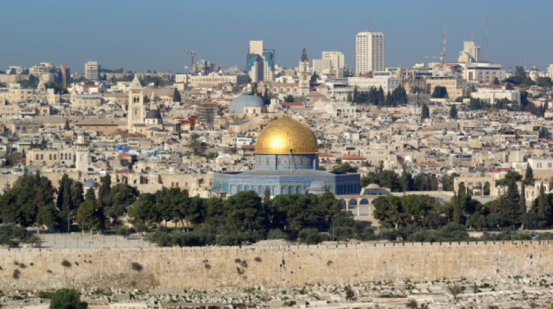 محافظة القدس : الاحتلال يصدر أوامر هدم لـ 13 منزلا في بلدة عناتا شمال شرق القدس